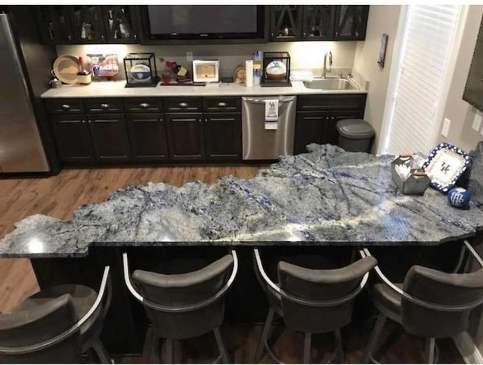 О чем только думал дизайнер, когда придумывал это стол? 