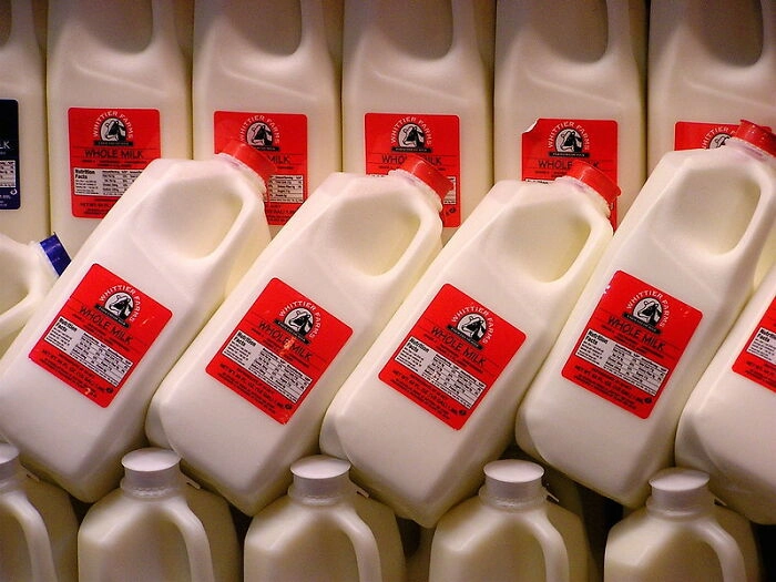 Большуя часть молока во Франции не нужно хранить холоде, так как пастеризуется при высоких температурах 