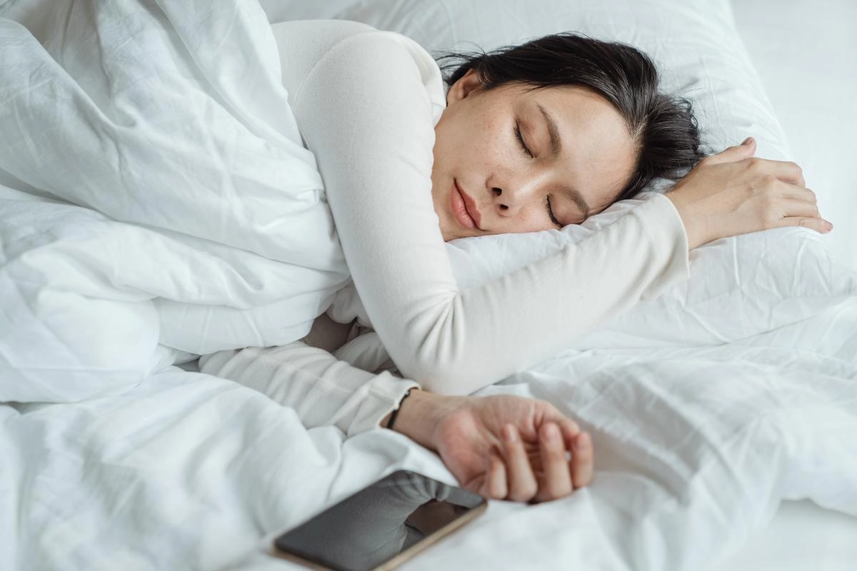 Постоянное залипание в телефоне может снижать качество сна