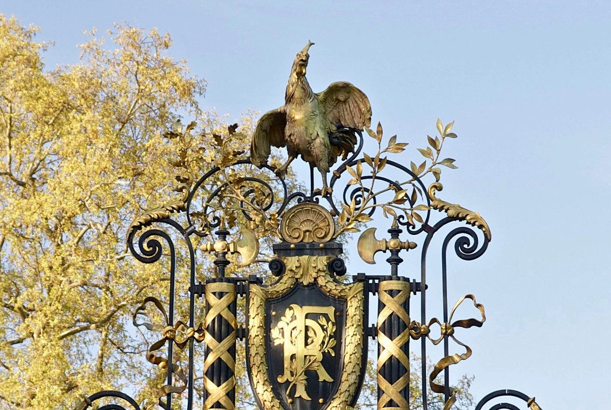 Галльский петух - символ Франции.