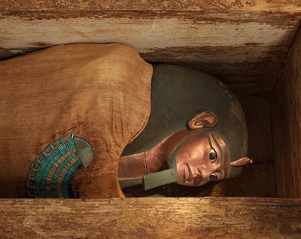 На процесс мумификации уходило огромное количество ткани. Так, одна из обнаруженных древних мумий была обернута 845 квадратными метрами хлопка. Этого материала хватит, чтобы накрыть три полноразмерных теннисных корта 