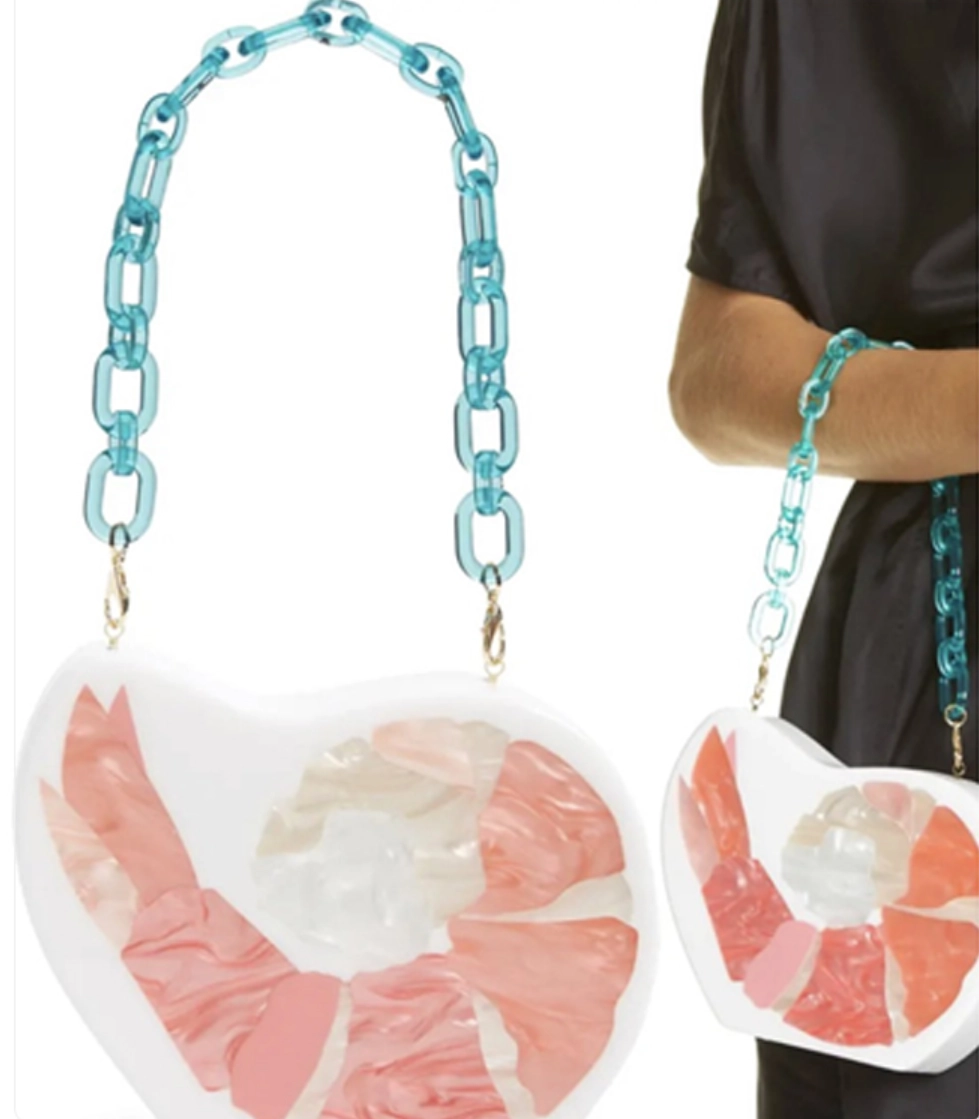 Для настоящих любителей креветок. Стоит такая сумка чуть больше тысячи долларов 