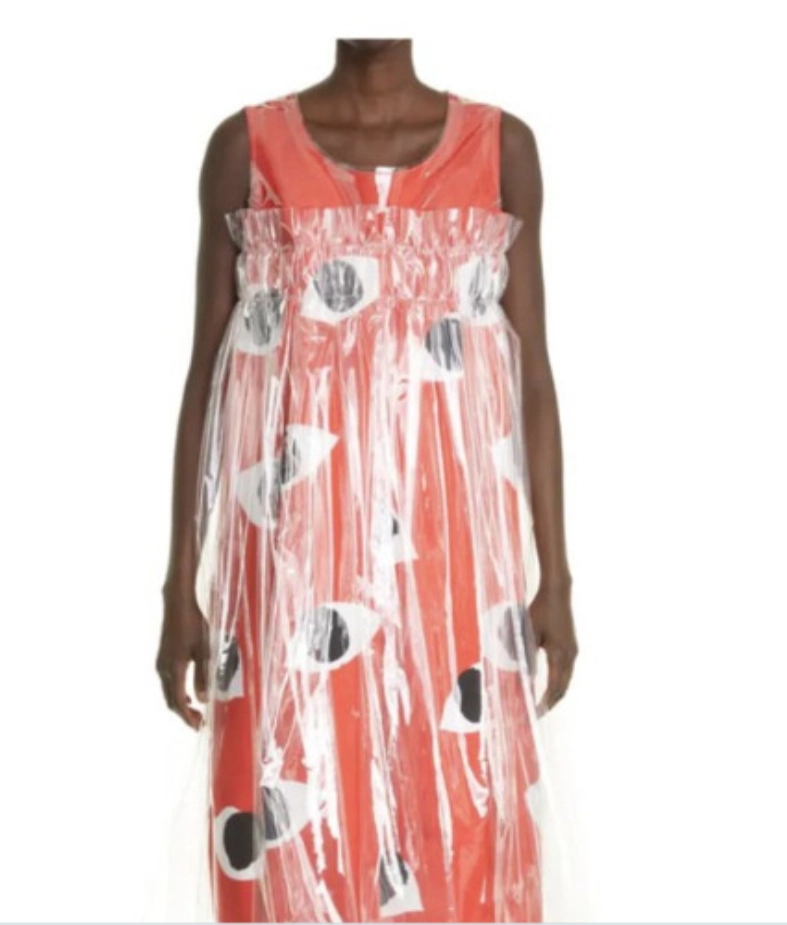 Возьмите платье со странным принтом и оберните его шторкой для душа, тогда вам не понадобится тратить более трех тысяч долларов на это недоразумение 