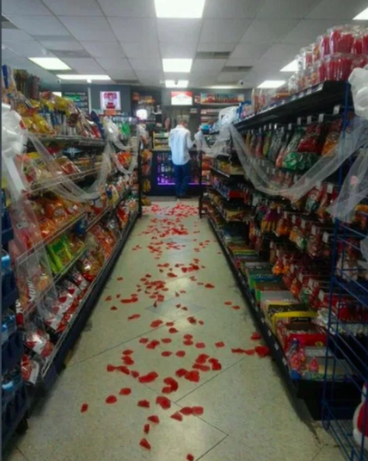 А вы мечтали о свадьбе в продуктовом? 