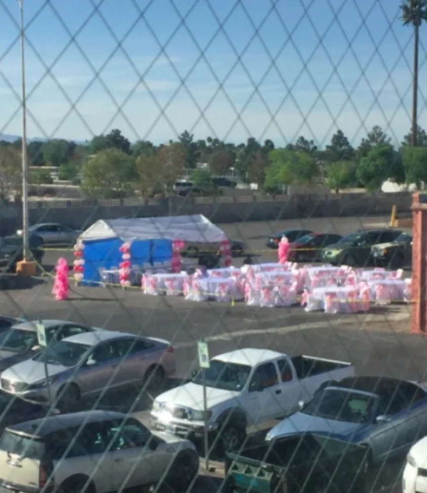 “Сегодня стал свидетелем свадьбы, которая прошла на парковке” 