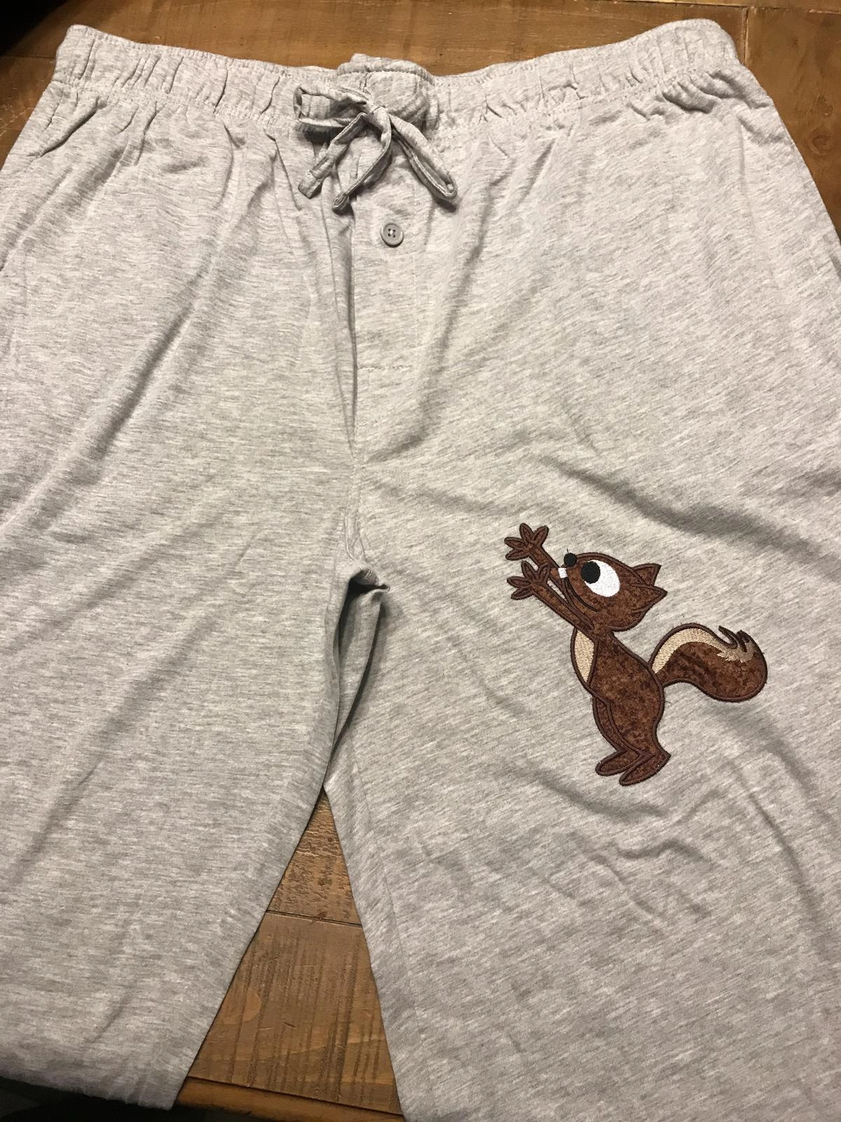 “Свекровь подарила на Новый год всем мужчинам в нашей семье такие шорты. Когда с чувством юмора все отлично” 