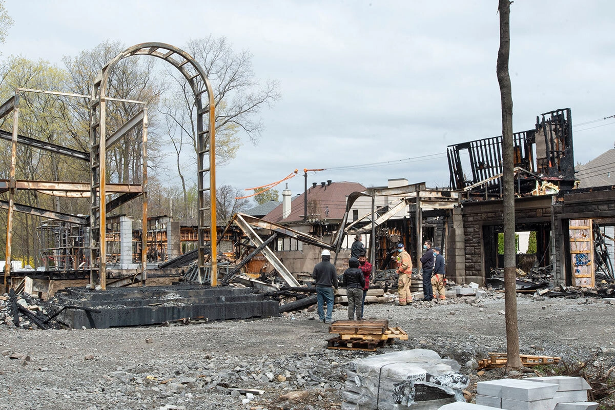 Все, что осталось от дворца короля порно. Все, что осталось от дворца короля порно.