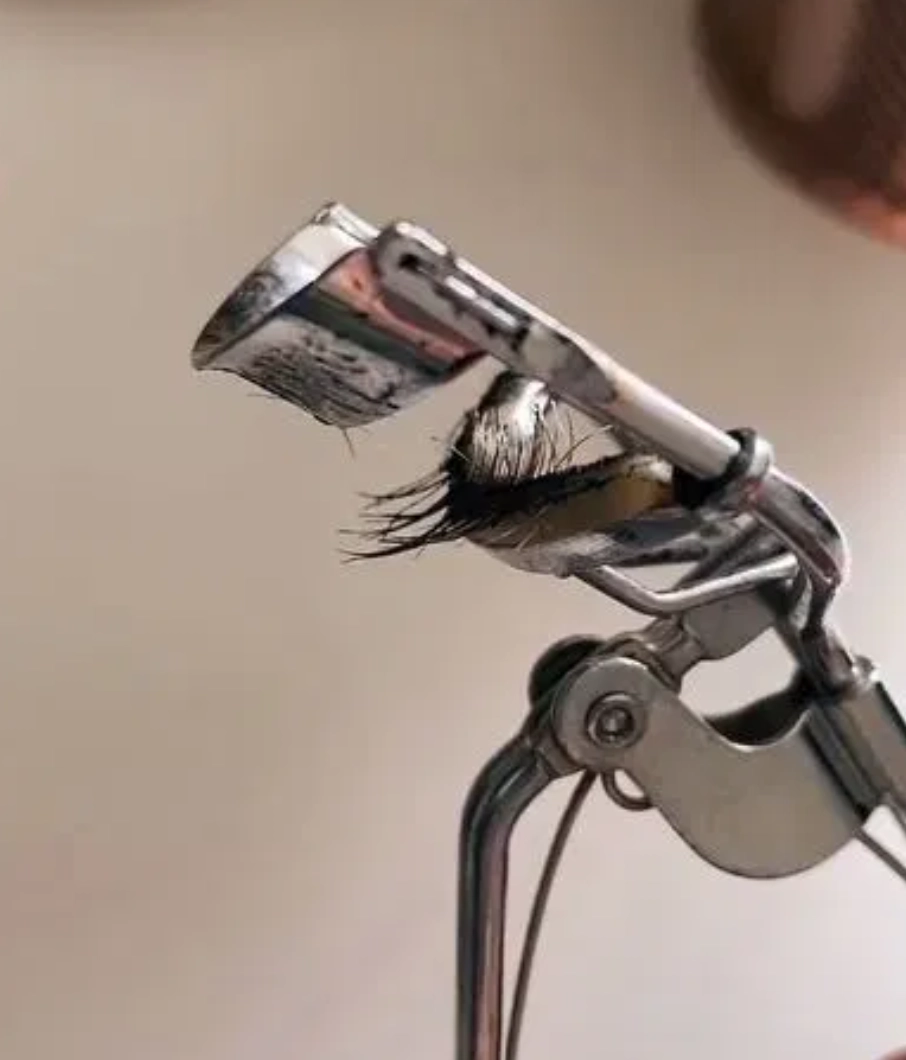 Девушка пришла в ужас, увидев, что она натворила 