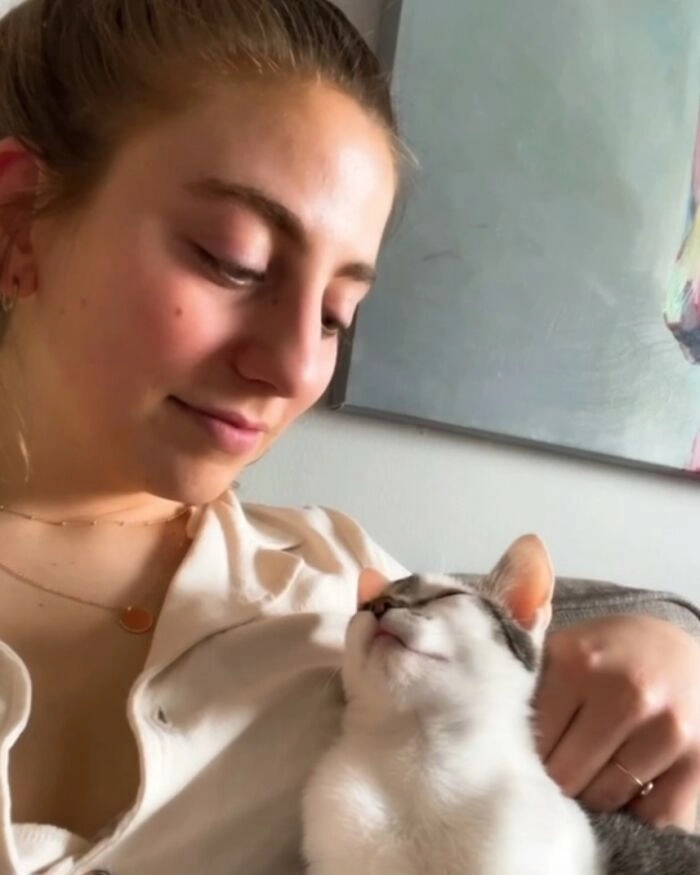 «В прошлом месяце я завела свою первую кошку. Знакомьтесь, Черничка»