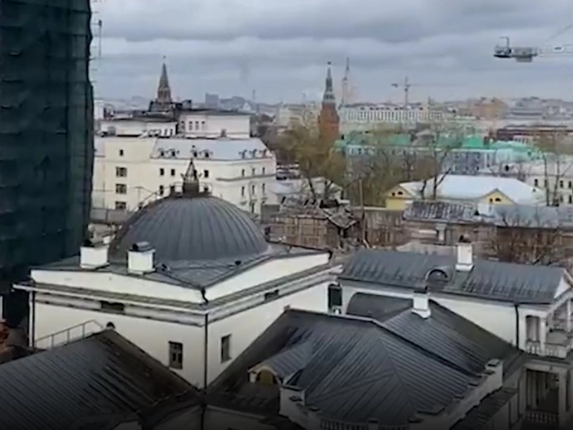 Вид на Кремль из окон квартиры Бекмамбетова