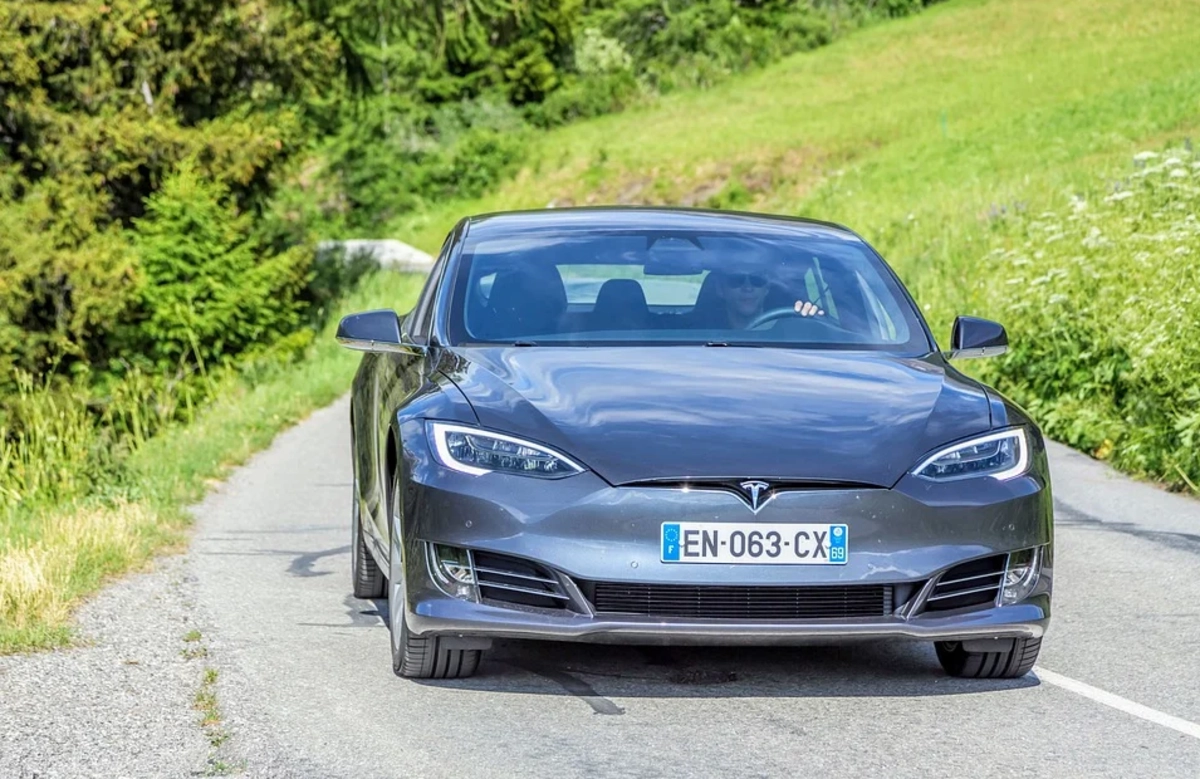 В новом ПО, которое выйдет уже в мае, автопилот откажется от радаров.