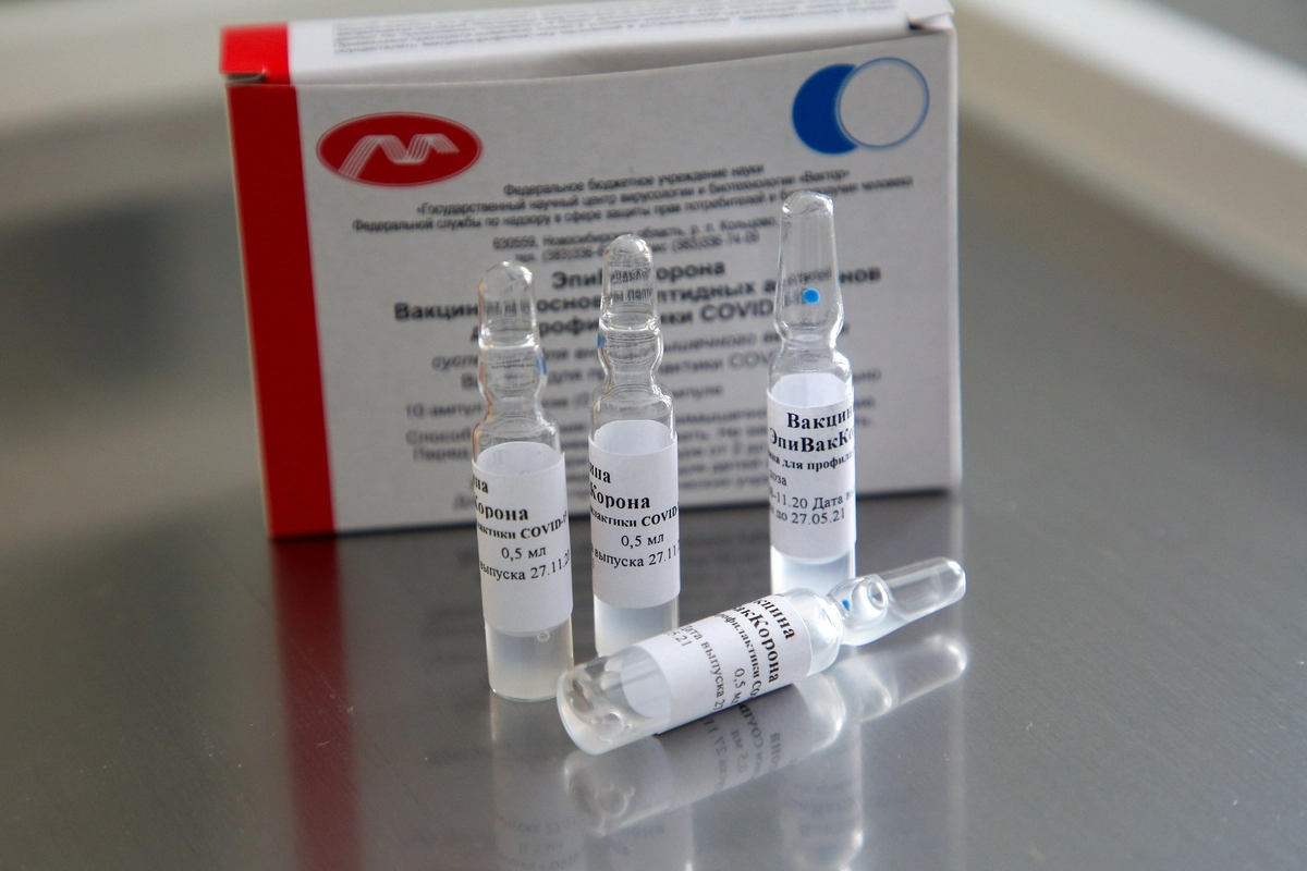 Вакцина «ЭпиВакКорона» разработки Центра «Вектор» © Дмитрий Рогулин/ТАСС