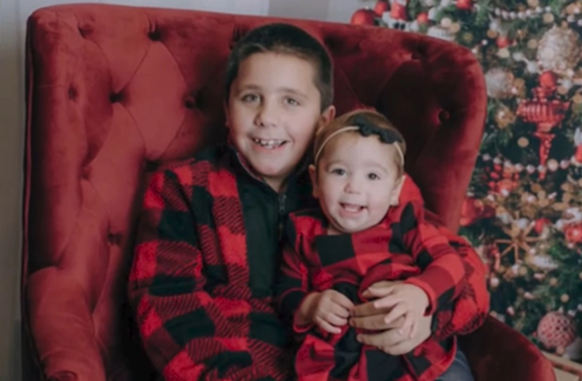 Джексон с сестрой.