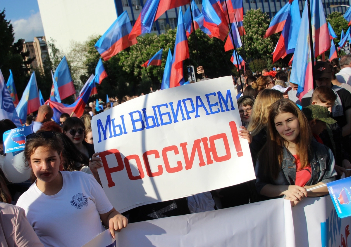 Получит ь российское гражданство хотят почти все жители ЛНР