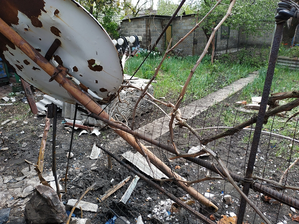 Антенна, в основание которой угодил снаряд Антенна, в основание которой угодил снаряд