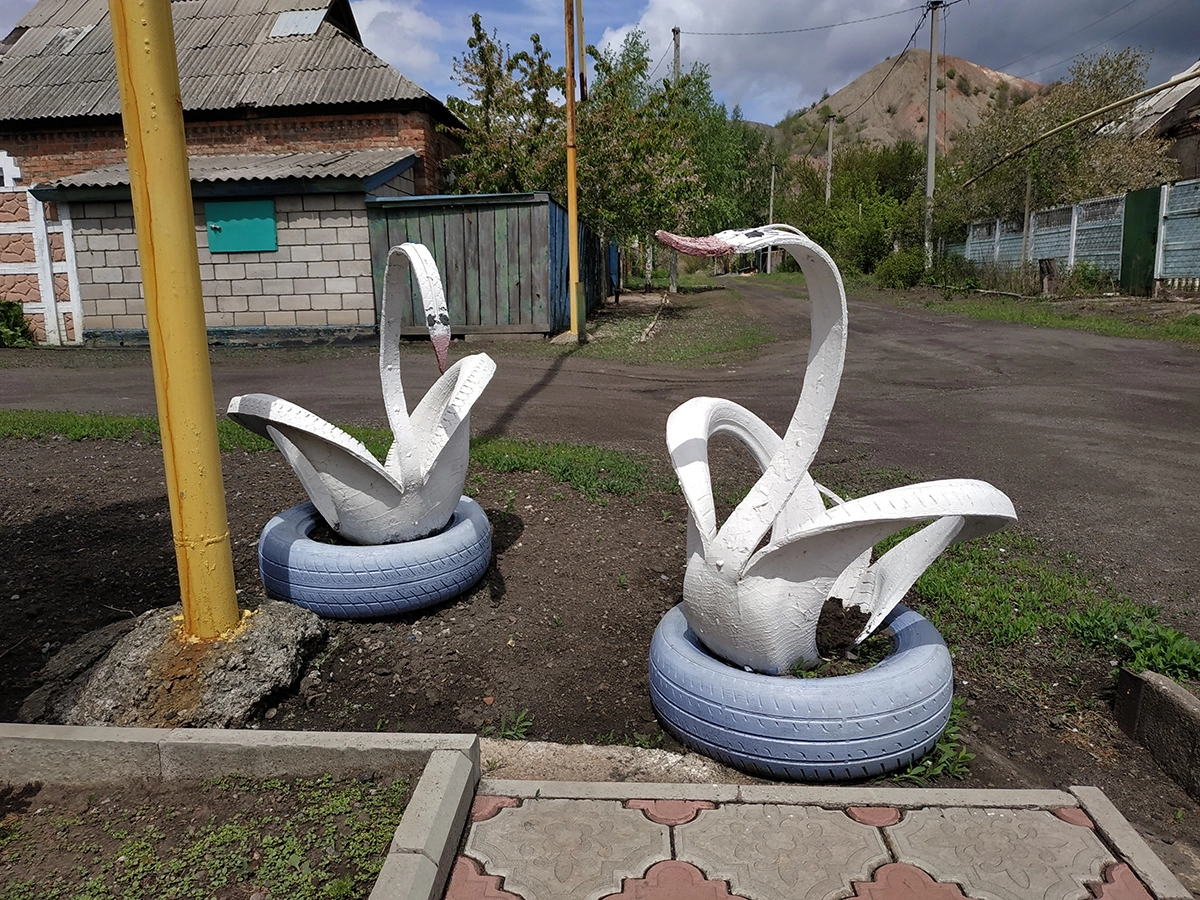 Лебеди из покрышек