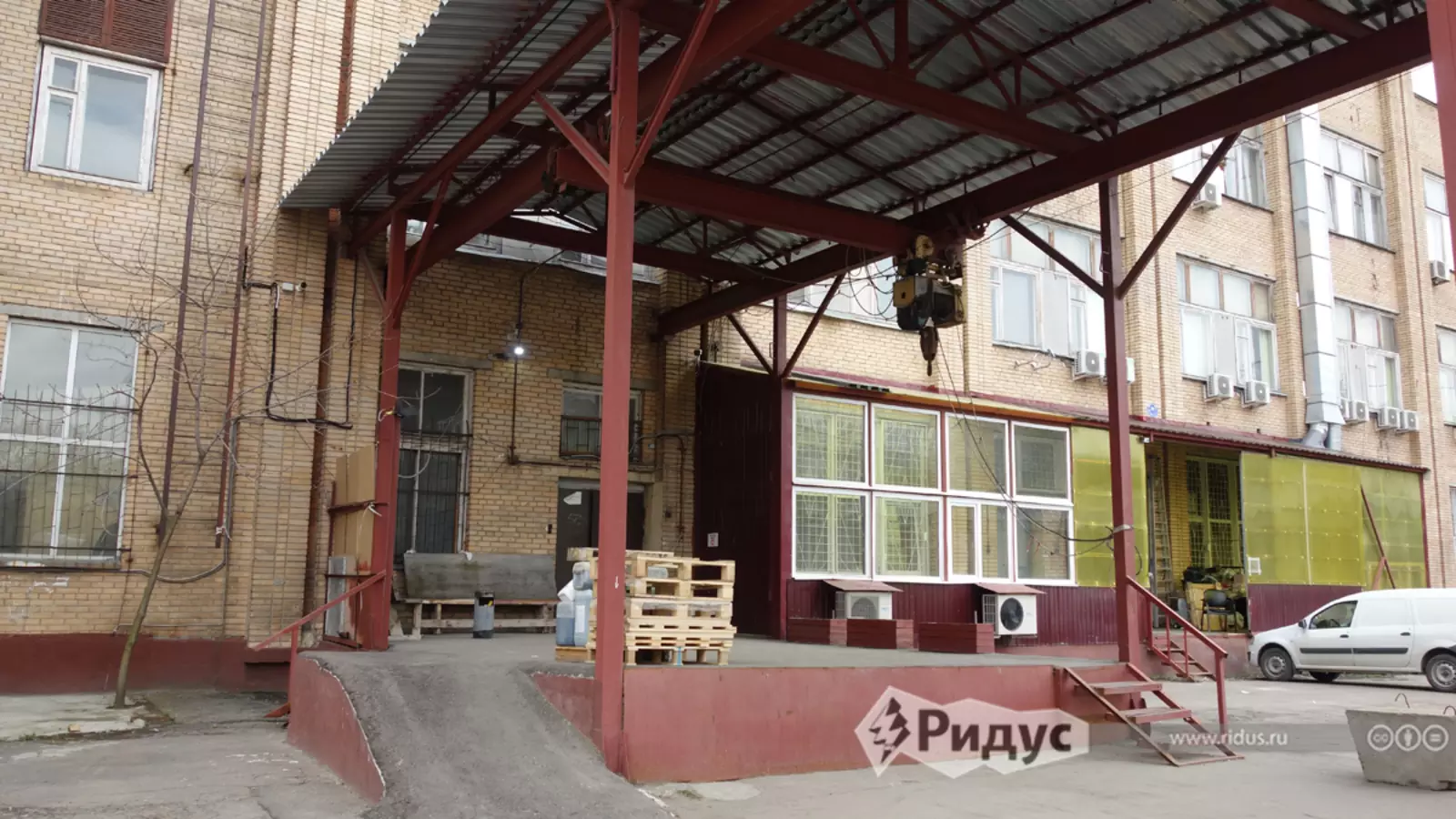 Фабрика, где вершится волшебство. Фабрика, где вершится волшебство.