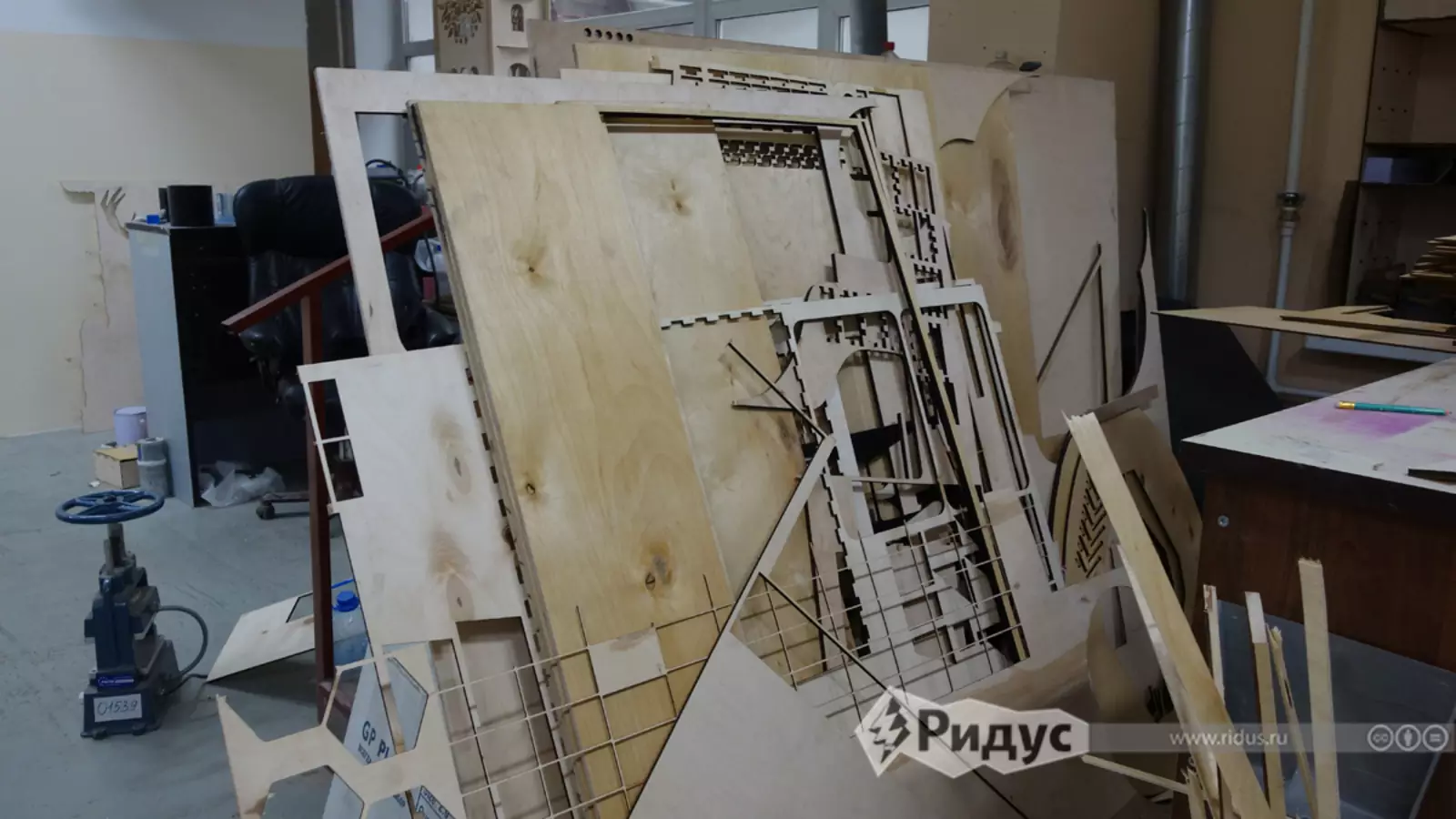 Работа по дереву тонкая. Работа по дереву тонкая.