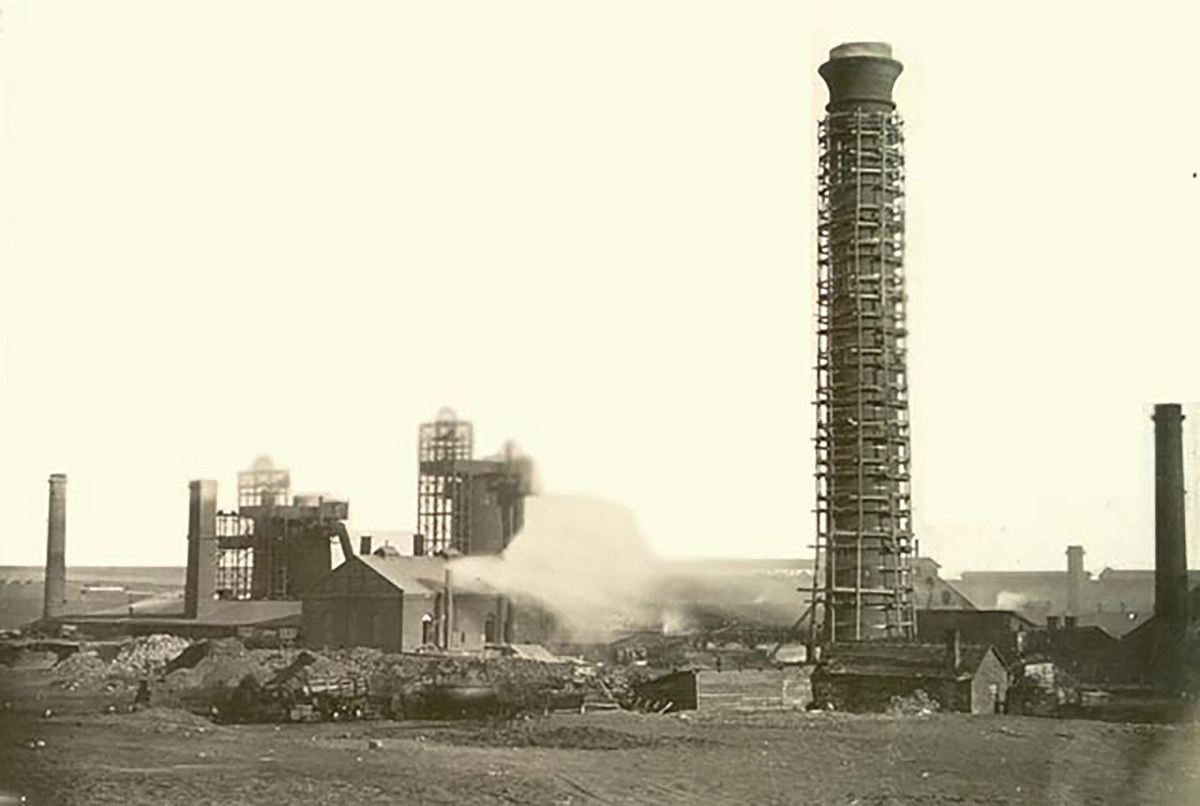 1884 год. Доменные печи Юзовского металлургического завода. 