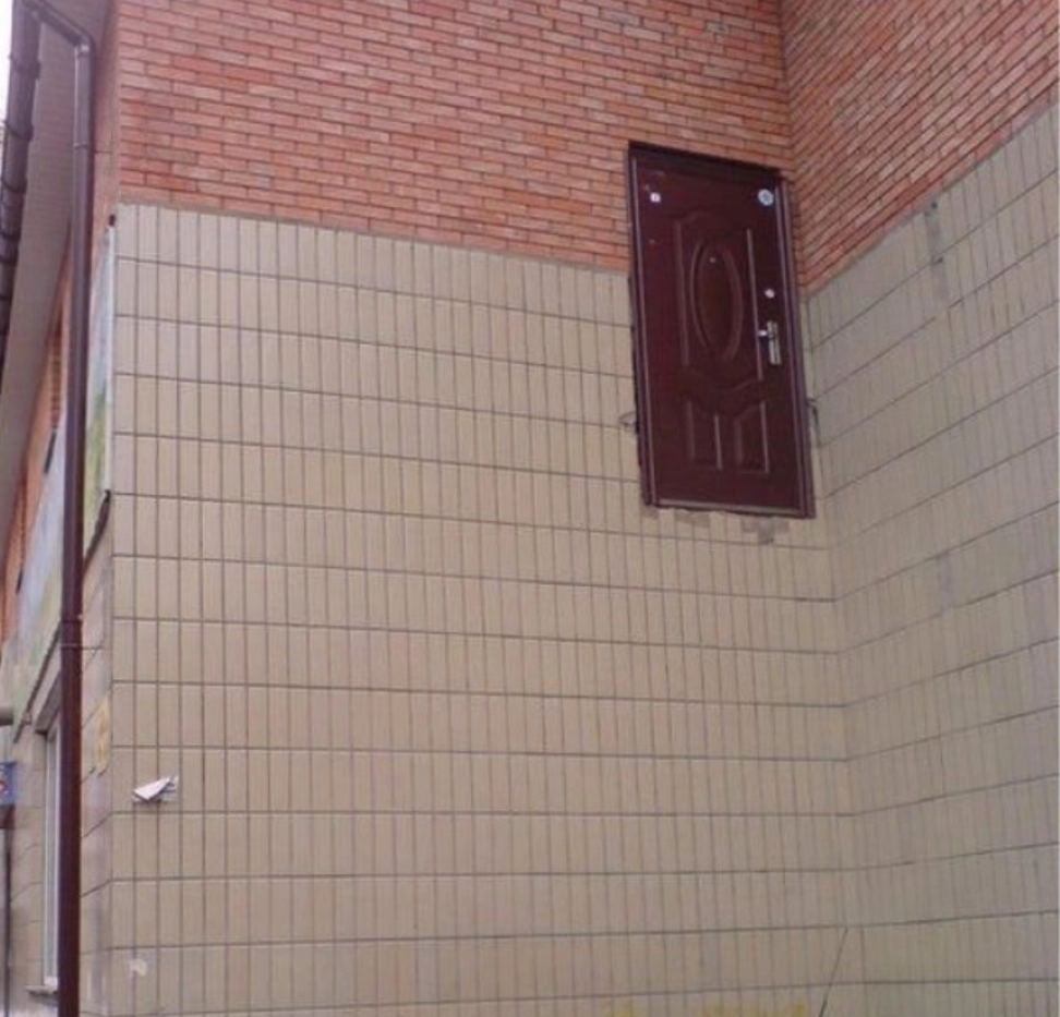 Хочется верить, что это не пожарный выход 