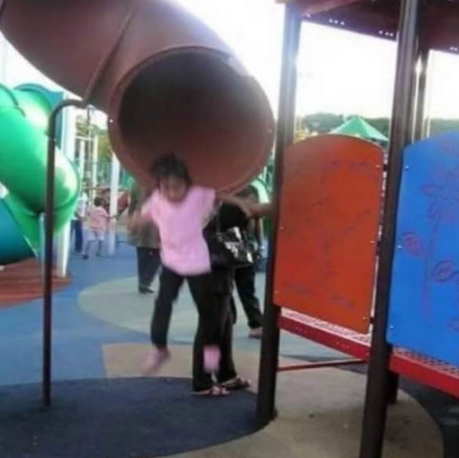 Кажется, автор этой горки не очень любит детей. 