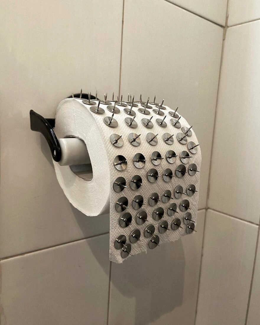 Заноза в пятой точке. Заноза в пятой точке.