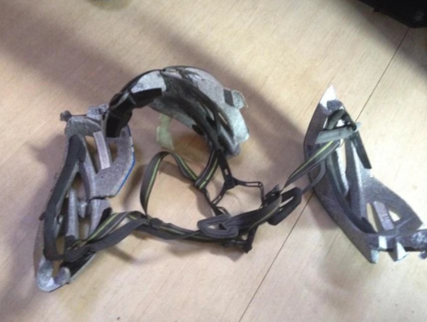 “Детки. Дружеское напоминание, что даже во время поездок на велике стоит носить шлем”. 