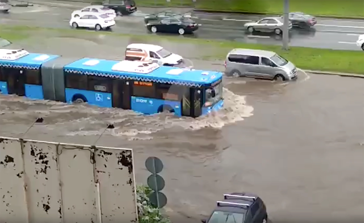 Последствия ливня в Москве. 