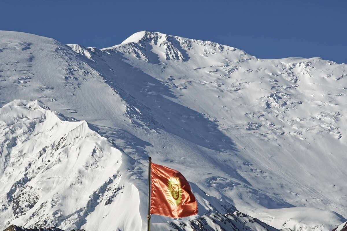 Киргизия, флаг. 