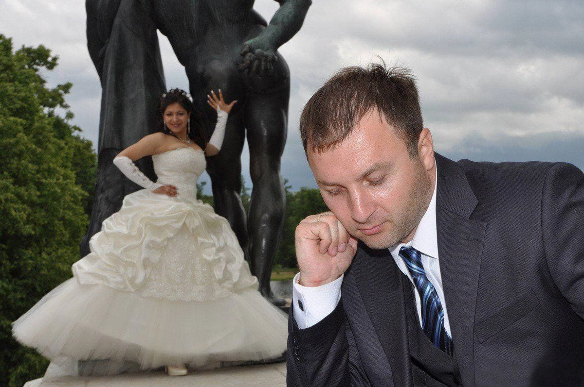 Я знаю об этой истории, потому что о ней знает весь наш город. Жених поймал невесту в день церемонии в туалете с официантом. Самое забавное, что он ее простил, и они все же сыграли свадьбу через какое-то время. А через два месяца девушка опять ему изменила. 