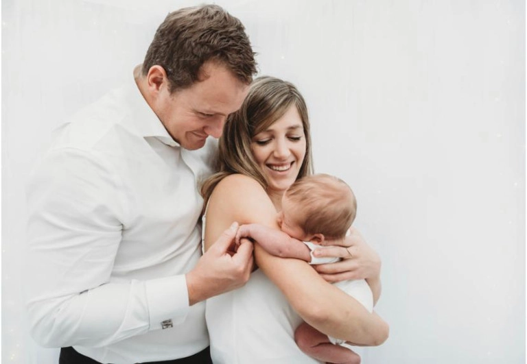 В прошлом году пара купила дом в Великобритании и завела ребенка В прошлом году пара купила дом в Великобритании и завела ребенка