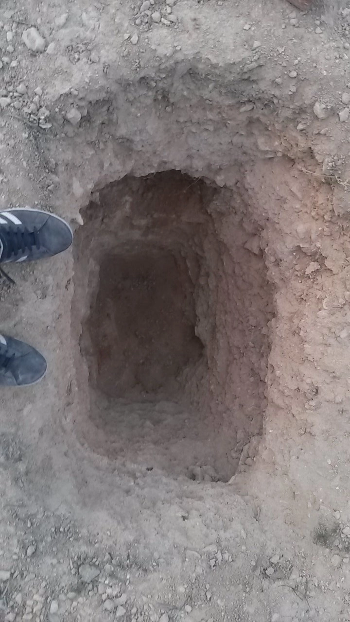 Андрес начал копать пещеру, в которой потом и создал свой молодежный бункер, еще в 14 лет после ссоры с мамой