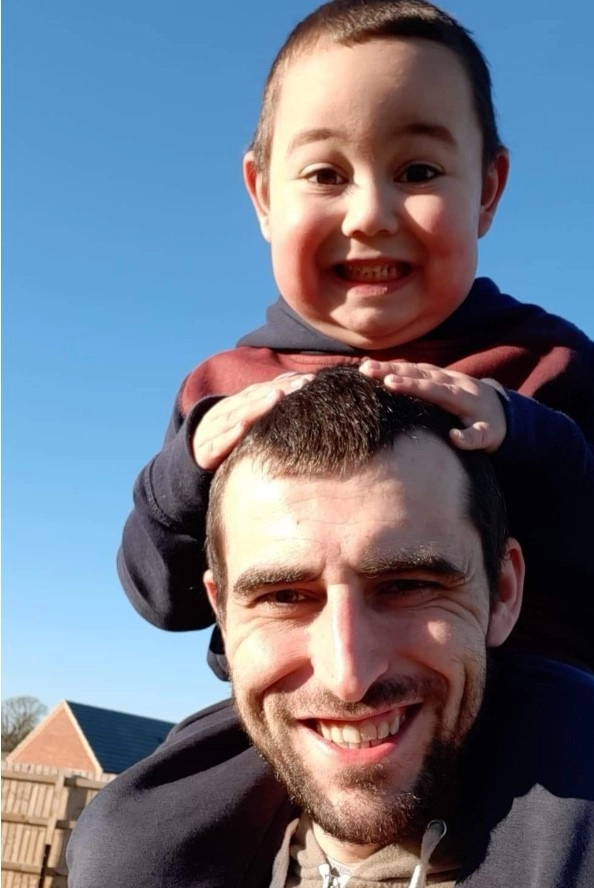 Теперь папа для Оливера — настоящий супергерой Теперь папа для Оливера — настоящий супергерой