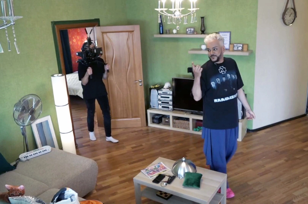 Филипп Киркоров в чужой квартире © VK Филипп Киркоров в чужой квартире © VK