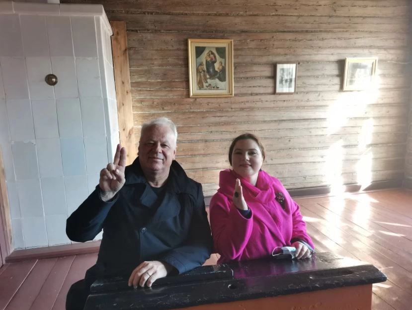 С актрисой театра на Таганке Полиной Нечитайло в мелиховской школе С актрисой театра на Таганке Полиной Нечитайло в мелиховской школе