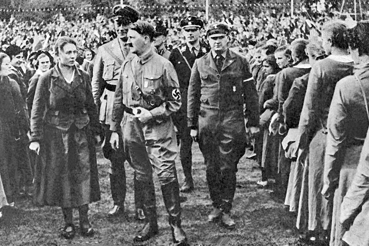 Адольф Гитлер 