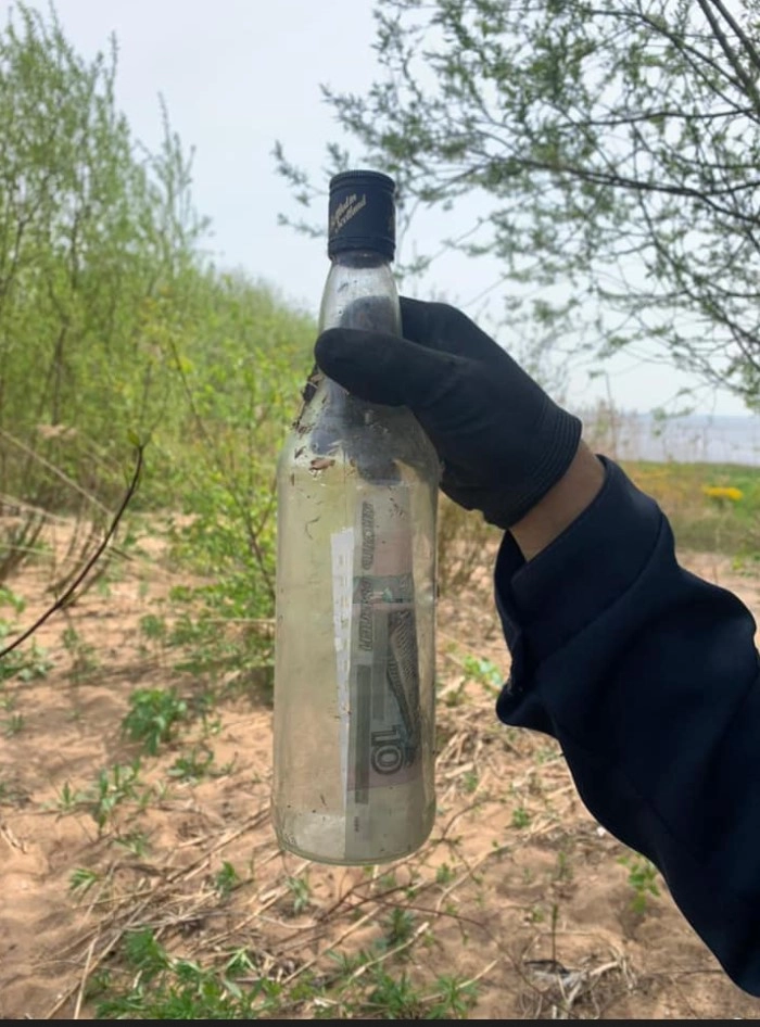 Бутылку нашел эколог по имени Максим