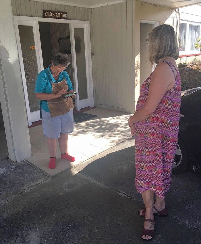 “У нашей соседки сломался интернет, и мы всегда раздаем его с телефона, когда гуляем неподалеку”. 