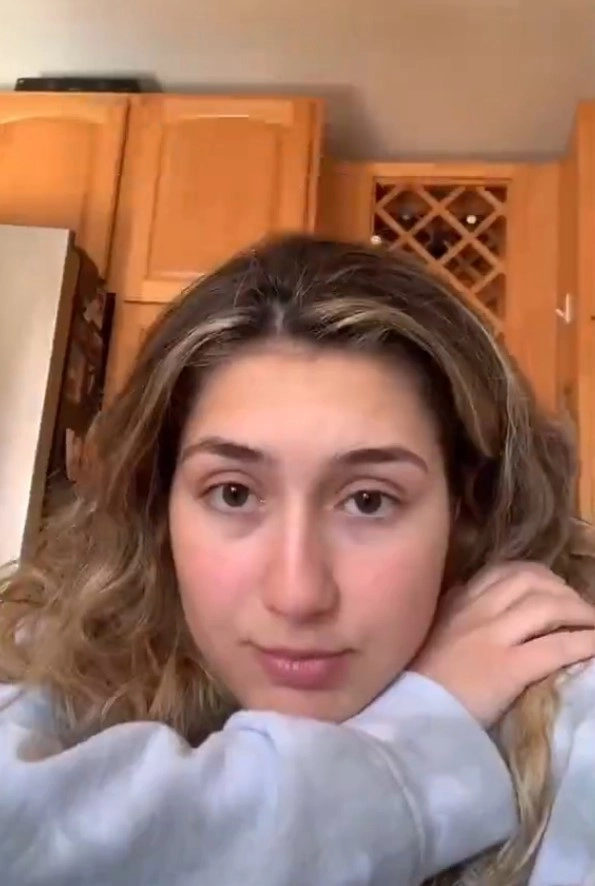 Джулия рассказала курьеру, что у нее был очень тяжелый день