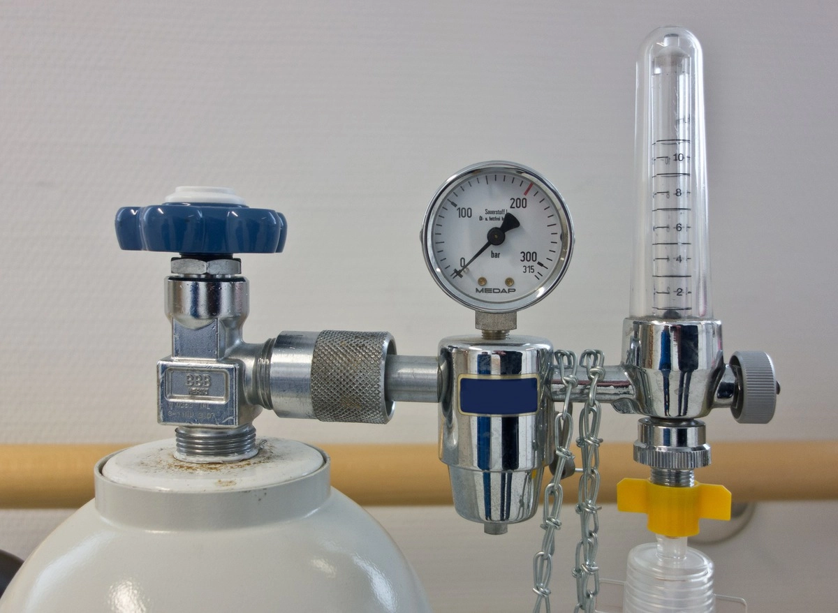 Кислород медицинского класса должен производиться в жидкой форме при -183 ° C с чистотой почти 99,5%