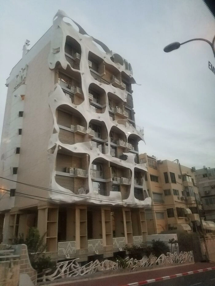 “Наткнулся на этот шедевр в Тель-Авиве” 