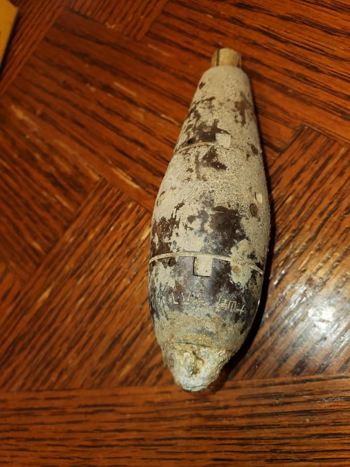 После долгих поисков в интернете муж и жена пришли к выводу, что действительно принесли домой бомбу