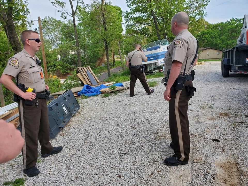 Территория сада супругов была оцеплена