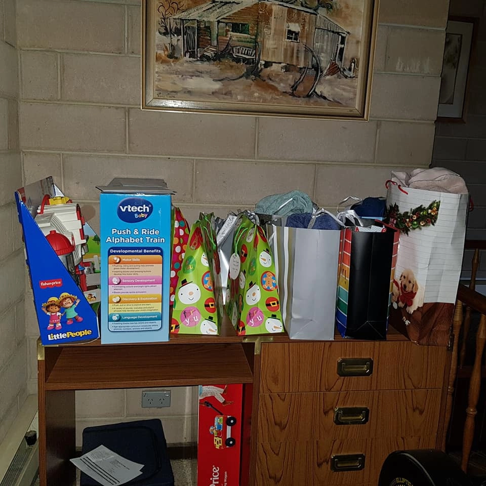 Мишель не только заранее купила подарки, но еще и упаковала их в красивые пакеты