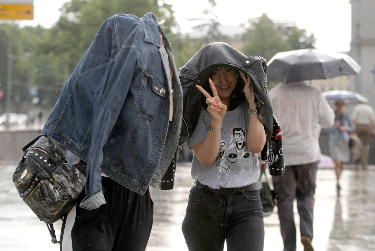 Гроза в Москве © Сергей Бобылев/ТАСС