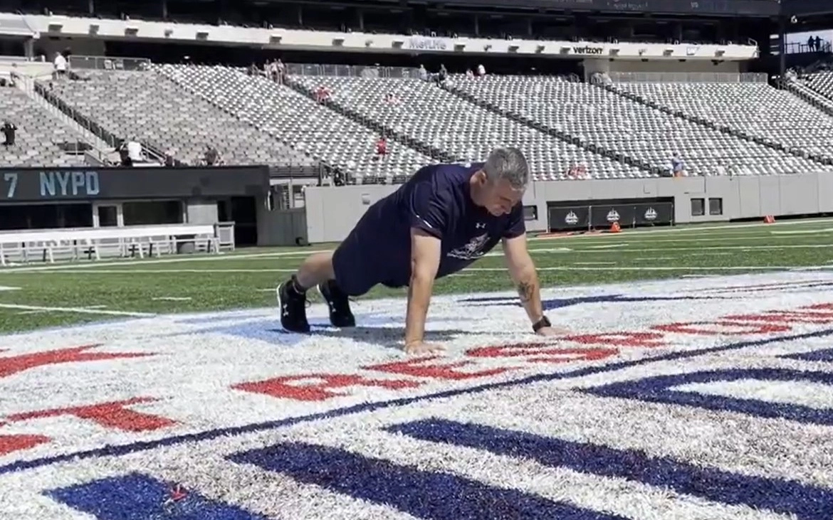 В общей сложности американец отжался 1 500 231 раз