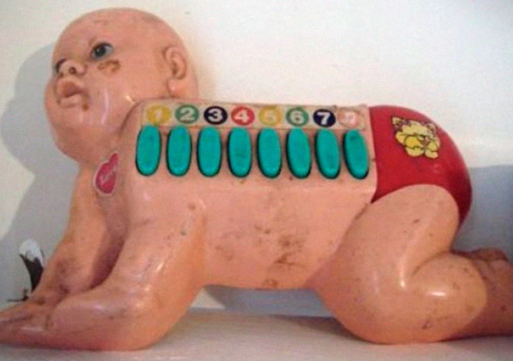 С такой игрушкой моральная травма ребенку гарантирована. 