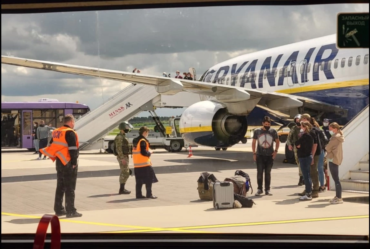 На борту экстренно севшего в Минске самолета было 123 человека