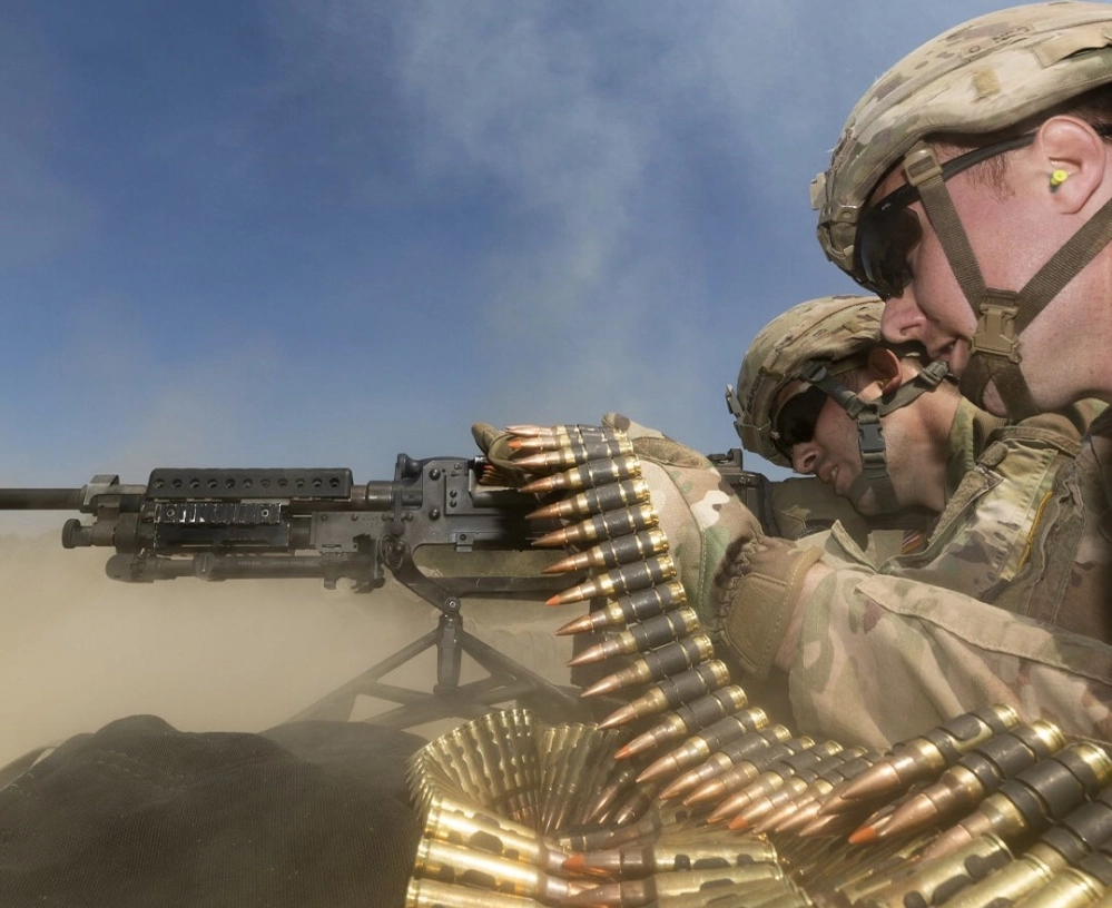 Оружие армейского образца.