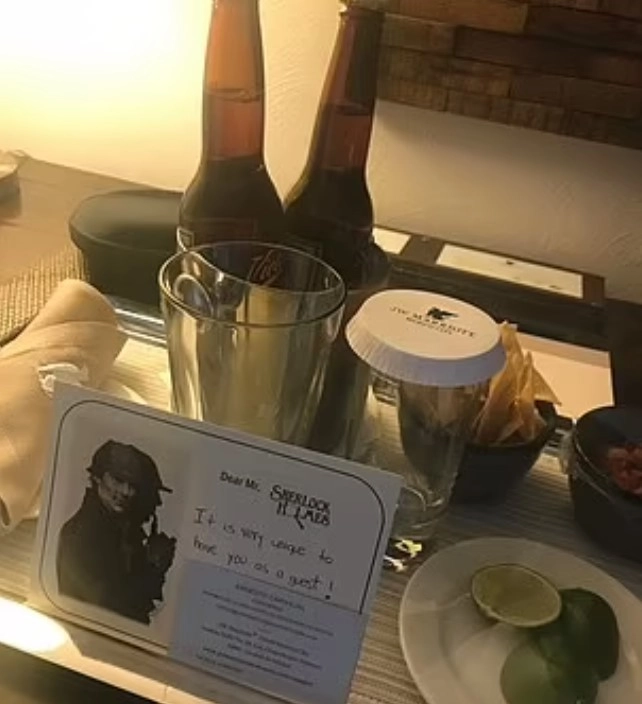 Подарок Шерлоку Холмсу от персонала отеля